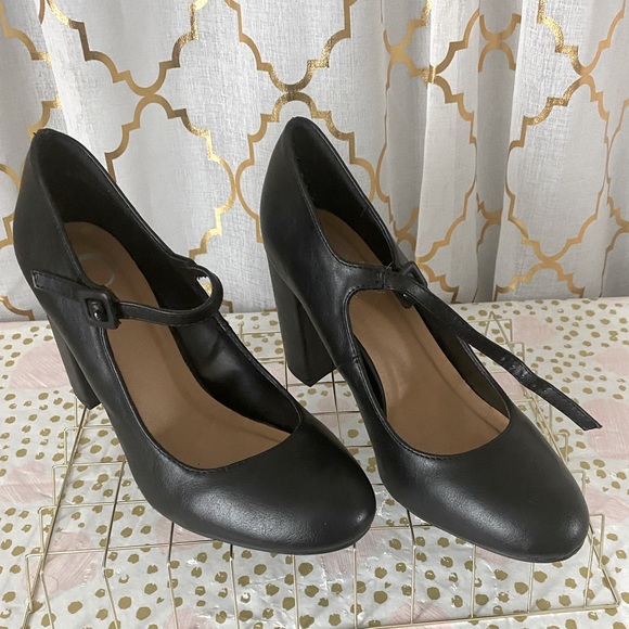 Mary Jane Blocked Heels - Picture 1 of 6